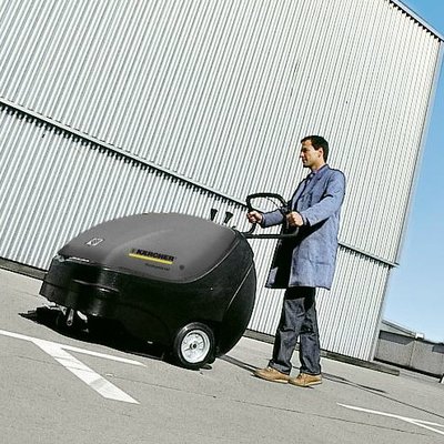 Medium Pedestrian Floor Sweeper Hire